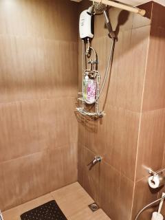 Casa Rosa1 2BR in BGC 5th Ave wifi 300 mbps 5 pax - Manila - 3