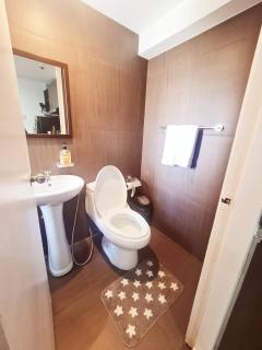 Casa Rosa1 2BR in BGC 5th Ave wifi 300 mbps 5 pax - Manila - 2