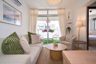 Cosy Charming Balcony Suite - 8