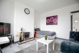 Blackrod House, Near Bolton, Free Parking, Sleeps 5, Long or Short Stays by NMB Property - Blackrod - 9