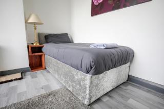 Blackrod House, Near Bolton, Free Parking, Sleeps 5, Long or Short Stays by NMB Property - Blackrod - 8