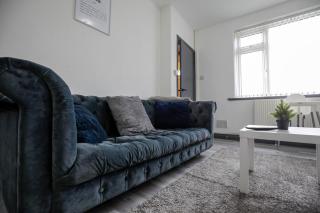 Blackrod House, Near Bolton, Free Parking, Sleeps 5, Long or Short Stays by NMB Property - Blackrod - 4