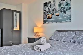 City View Apartment - Free Parking - Sleeps 6 - Near City Centre - by NMB Property - 3