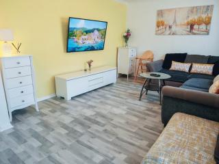 Holiday home with private Garden and mountain view - Briton Ferry - 4