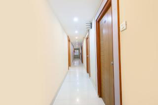 FabHotel RKH Skyline Residency - 3