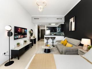 Bright & Stylish Studio with Marina Views - 3