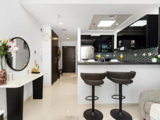 Bright & Stylish Studio with Marina Views - 4