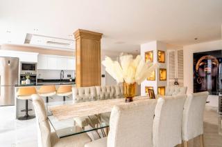 Penthouse I 500m Award-Winning Beach I Private Pool Patio I King Bed - 4