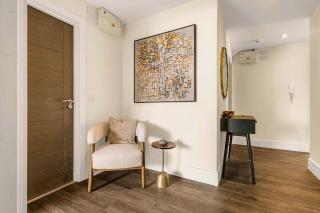 Contemporary 3 Bed London Apartment - 3