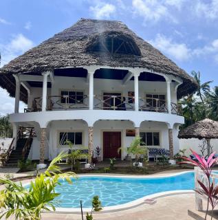 Papa Romolo Villa's - Watamu - 1
