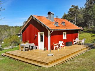 4 person holiday home in HENÅN - Nösund - 0