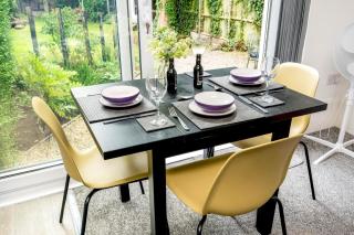 AMETHYST Delightful Suite In Moseley Mews, Birmingham By StayStaycations - Birmingham - 1