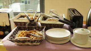 Tropical Plaza Apartments - 8