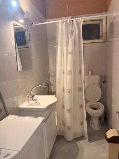 Modern City Center Apartment - Sleeps 6 - Perfect for Families & Friends - Skopje - 9