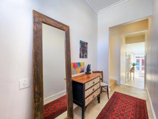 Trendy home in heart of City Heritage, Mtn Views - 5