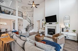 Stunning Austin Home with Office and Yard - 9