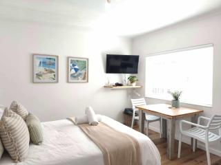 The Sanctuary Nook - 7 min walk to beach - 2