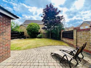 Luxury Homely Stay Near City Centre With Parking - 8