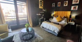 Designer CBD Apartment with Balcony & City Views - Hallmark House - Johannesburg - 7