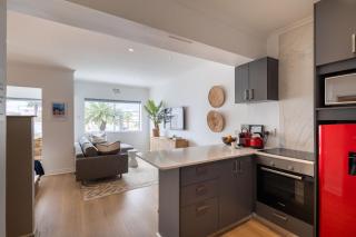 Kloof Street Studio With Mountain Views-Explore Cape Town's Coolest Street - 2