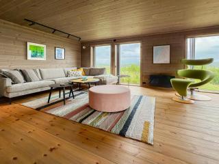 Family Cabin With Views Of Dønnamannen Mountain - 8