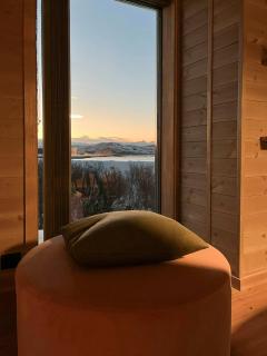 Family Cabin With Views Of Dønnamannen Mountain - 4