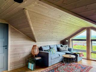 Family Cabin With Views Of Dønnamannen Mountain - 2