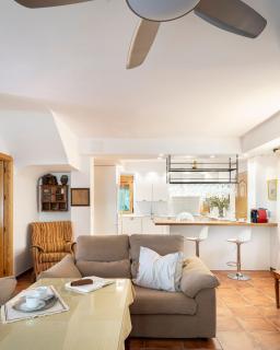 Casa El Pilar con chimenea, jardín y parking privado - 1