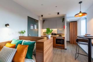 For Students Only - Straits Garden at Egham - 9