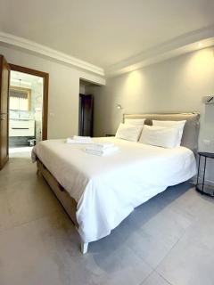 Elegant 2 Br with parking - 1