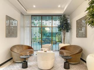 FIRST CLASS 1BR Luxe Living with a View - 8