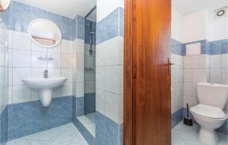 2 Bedroom Amazing Apartment In Labin - Diminići - 8