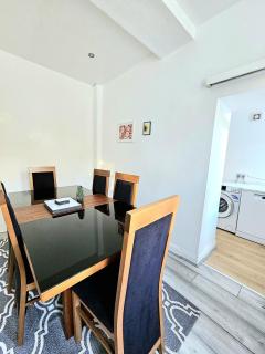Spacious Haven with Free Parking - Glasgow - 1