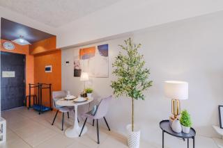 Homey 1 Bedroom Space for Couples or Family, La Casa De Lac S2, 5-10 mins to SM City Iloilo - 6