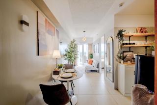 Homey 1 Bedroom Space for Couples or Family, La Casa De Lac S2, 5-10 mins to SM City Iloilo - 1