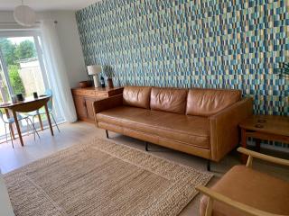 2 Bed-Sleeps 4-Parking-Pets-10 min to the Beach - 9