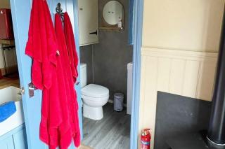 Noahs Ark Shepherds Hut - Launceston - 8