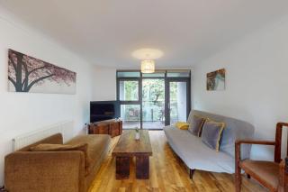 Spacious 2Bed London Flat Near Deptford Park and Surrey Quays Tube Station - 3