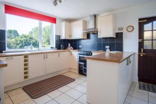 Maytree Cottage - 4 Bedroom Holiday Home - Tenby - 7