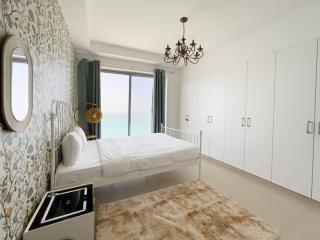 Stunning Seaview 1BR Apartment in Pacific, Al Marjan Island - 2