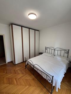 Lake side and view - new bright apartment - 9