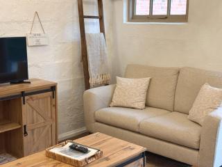 Shepherds Rest Cotswolds Cottage Farm Stay With Pool - 1