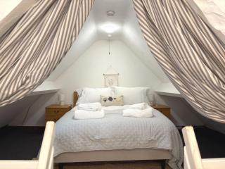 Shepherds Rest Cotswolds Cottage Farm Stay With Pool - 2