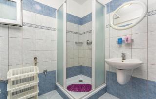 3 Bedroom Beautiful Apartment In Labin - 9