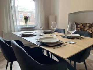 Cosy Corner on Gordon Street - 1