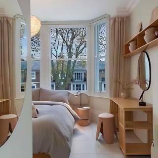 Elegant, Victorian End of Terrace Town House - 4