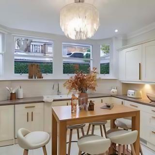 Elegant, Victorian End of Terrace Town House - 1