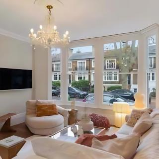 Elegant, Victorian End of Terrace Town House - 1
