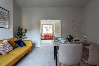 2 Bed Home Near Darlington Centre small Driveway - 5