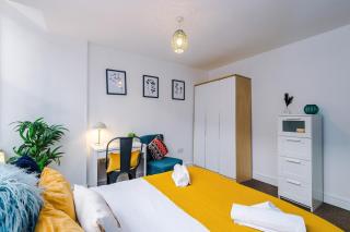 Cosy 2BR In City Center - With WiFi, Kitchen & Parking - Manchester - 3
